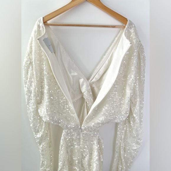 MARKARIAN | White Sequin Side Cutout Top with Twist Front Detail Size 14 - Picture 10 of 14